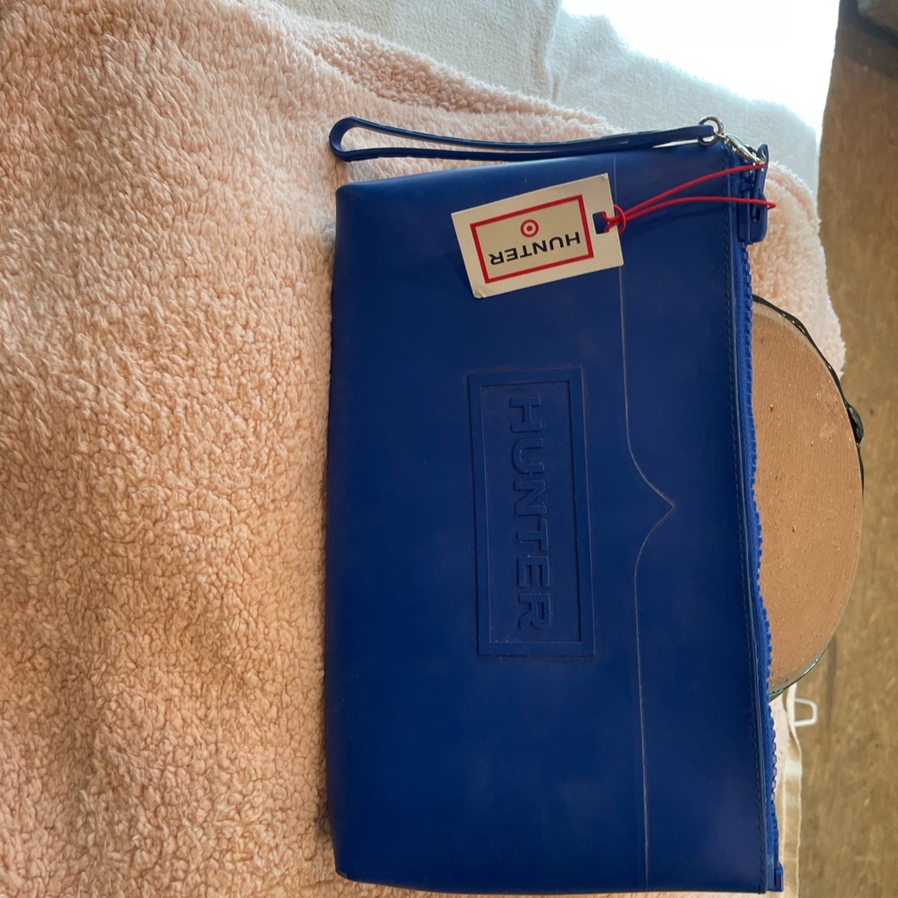 Hunter for target wristlet